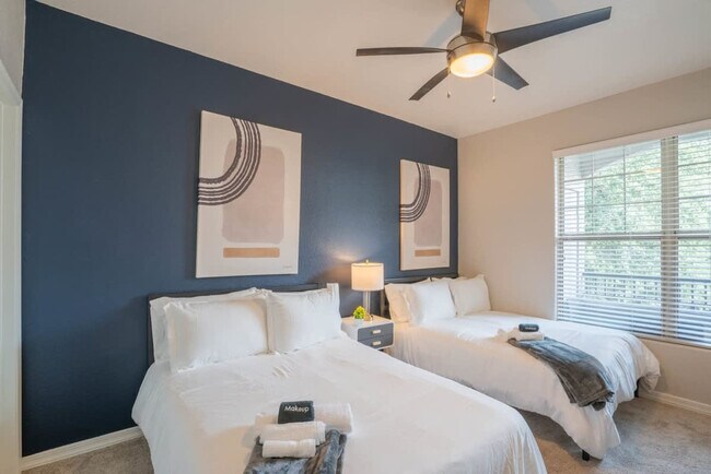 Building Photo - 10 W Minnezona Ave