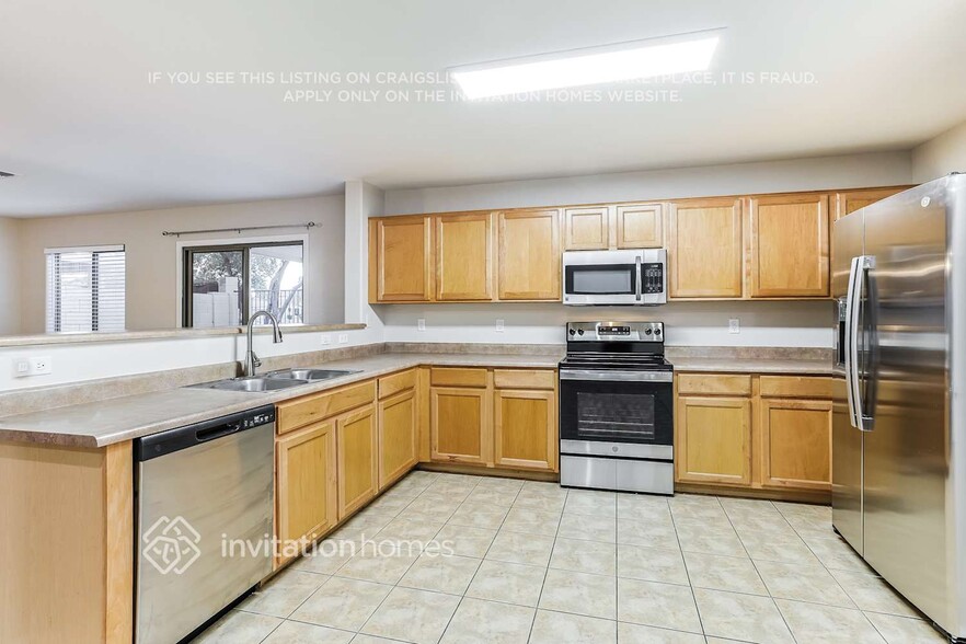 Building Photo - 2487 E Meadow Chase Dr