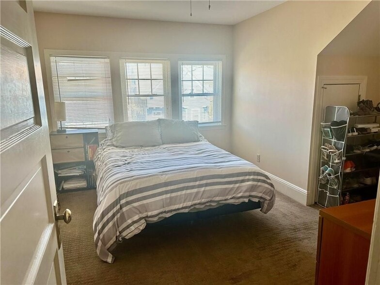 Building Photo - 387 Lloyd Ave