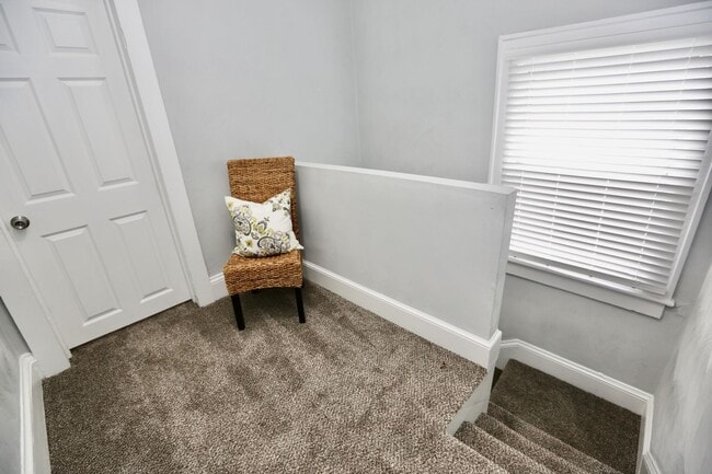Building Photo - Updated & Ready 09-19-25! Pet Friendly - F...