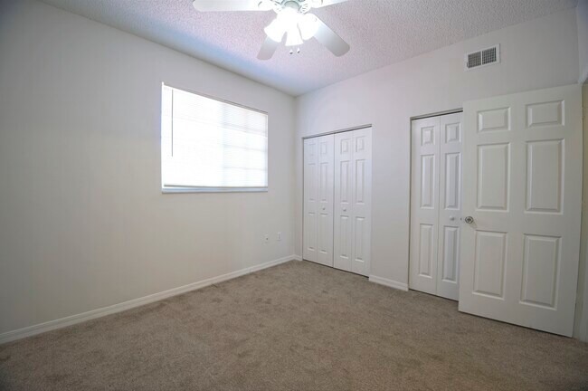 Building Photo - 5681 Bentgrass Dr