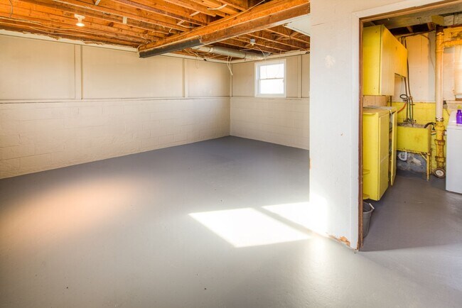 Building Photo - 203 Sycamore Rd