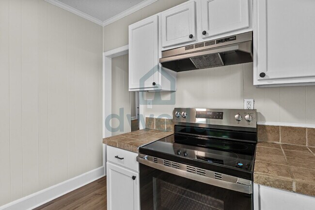 Building Photo - "Charming 3-Bedroom Home in Sumter with 2 Full Baths & Cozy 1169 Sq Ft Layout!"