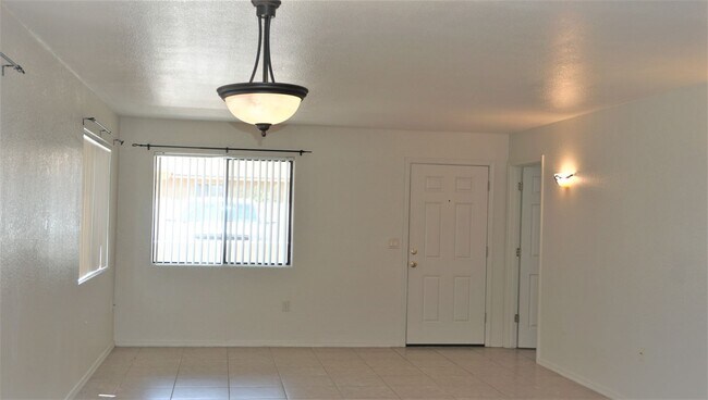 Building Photo - 4410 Buena Loma Way