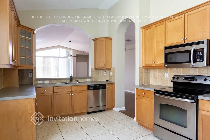 Building Photo - 6119 Oak Bluff Way