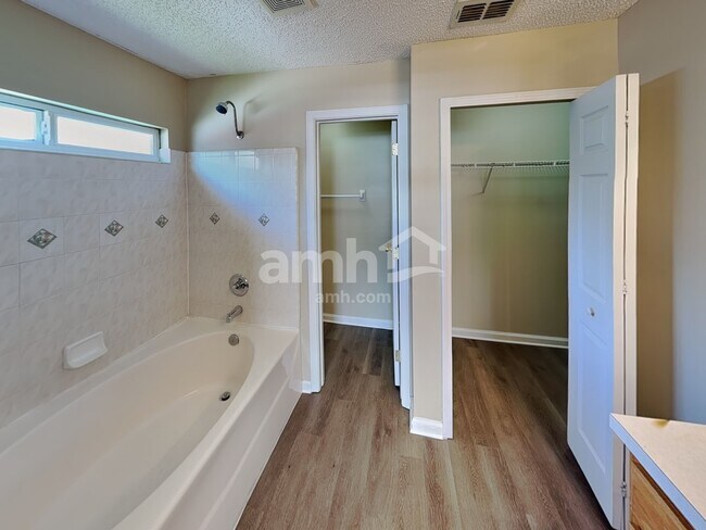 Building Photo - 6486 Hannah Stables Dr