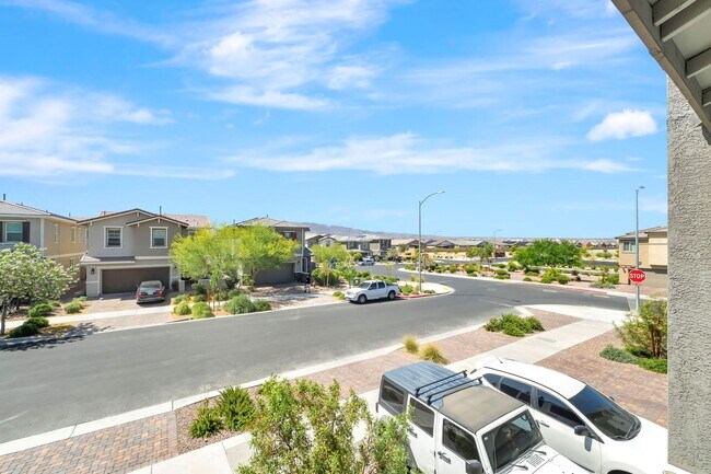 Building Photo - Modern Cadence Townhome with Sleek Finishes & Open-Concept Living!