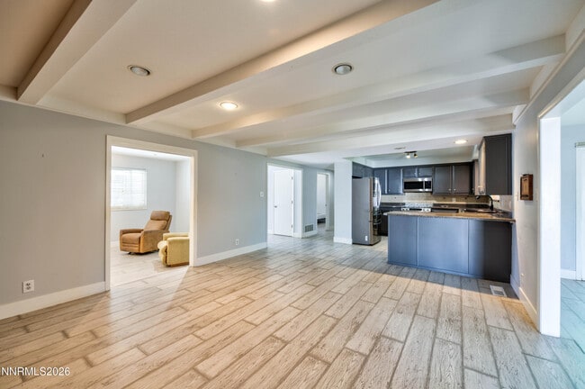 Building Photo - 12310 S Hills Dr