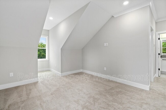 Building Photo - 6104 Fox Rd