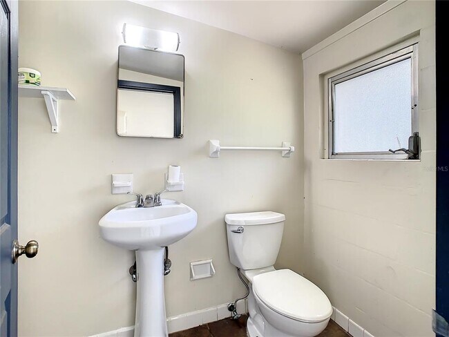 Building Photo - 9999 Lake Georgia Dr