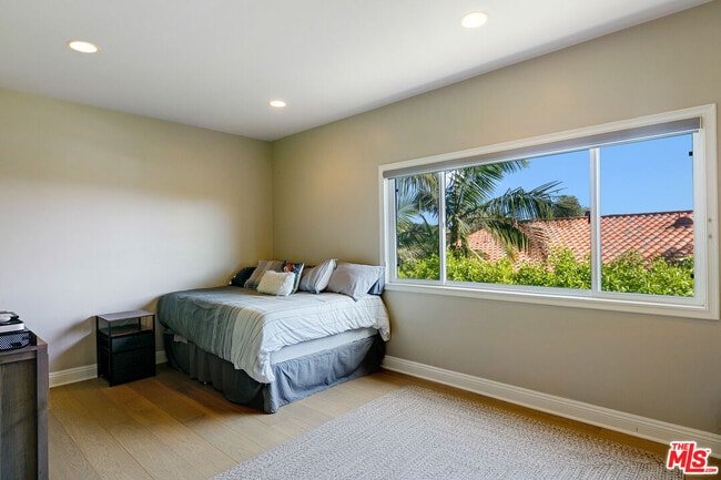 Building Photo - 28905 W Beach Ln