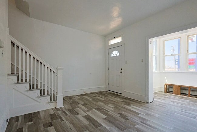 Building Photo - 3636 Winchester Ave