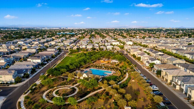 Building Photo - Professionally Designed, Fully Furnished townhome on one of Arabella’s Premium Lots | Scottsdale’...
