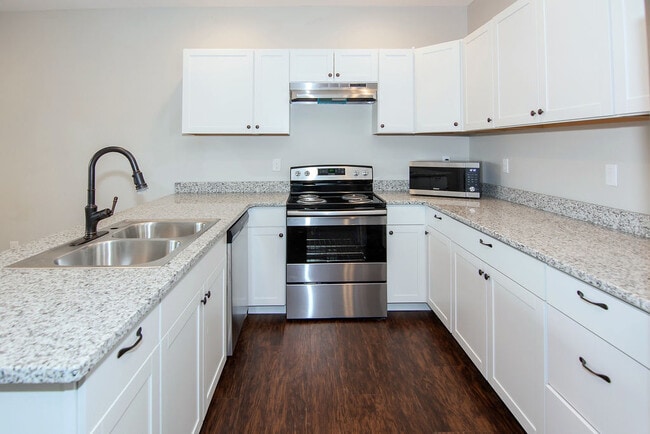 Building Photo - 23 Michigan Ln