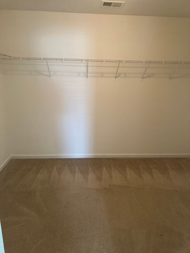 Building Photo - 4 Bedrooms, 3 Bathrooms - Home in Stockbri...