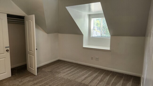 Building Photo - 773 S 400 E