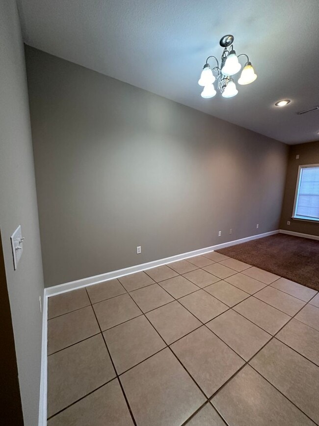 Building Photo - Eagle Landing - End Unit