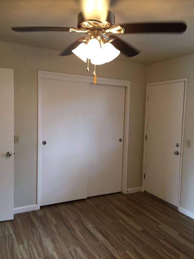 Building Photo - 407/409E. Alexander