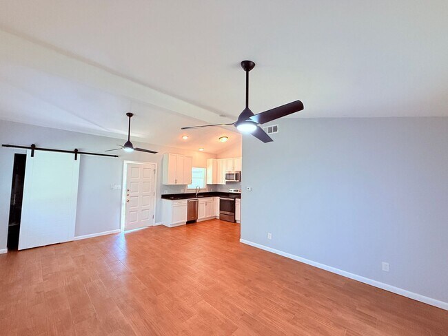 Building Photo - Beaver Trail (914)