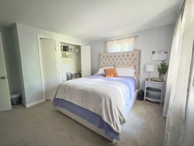 Building Photo - 34 Juckett Hill Dr