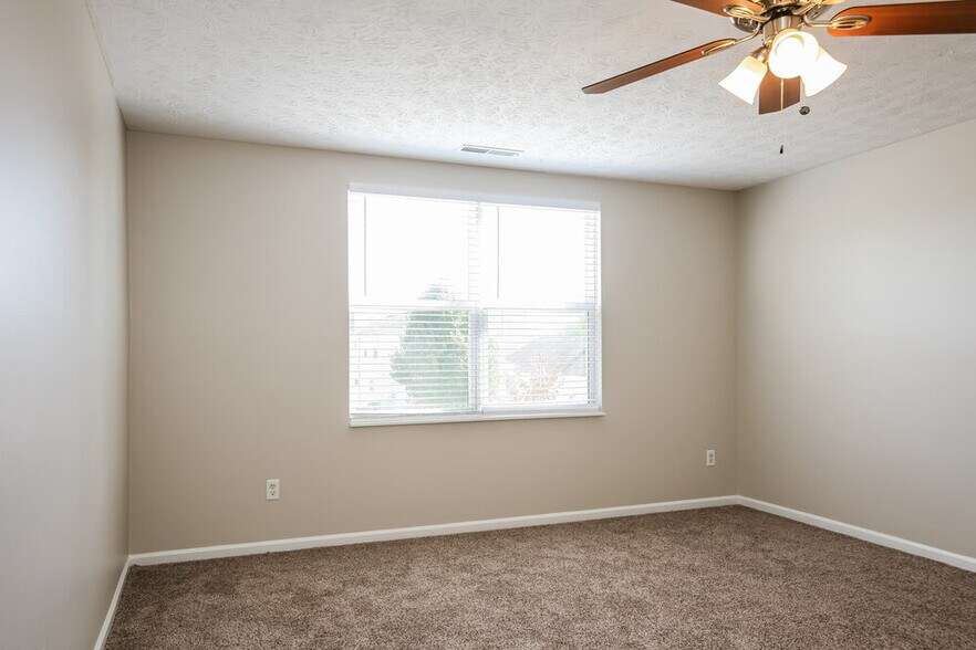 Building Photo - 5656 Cheval Dr