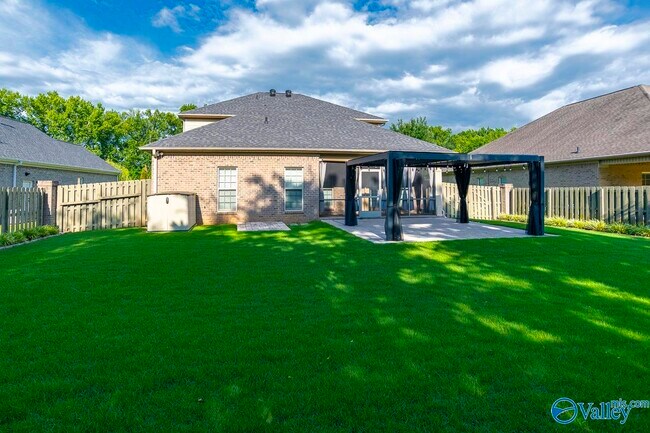 Building Photo - 161 Huntsmen Lane