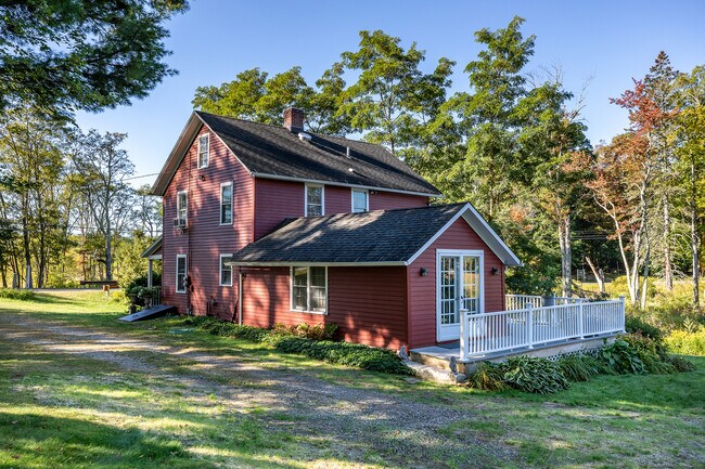 Building Photo - 62 Brush Hill Rd