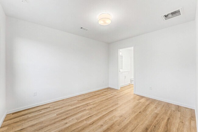 Building Photo - 3 Bed, 2 Bath Home!!