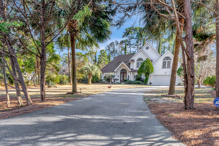 Building Photo - 11 Tillinghast Cir