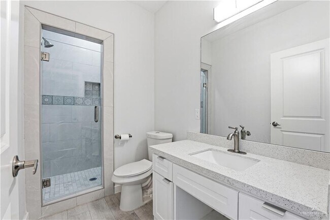 Building Photo - 17 Esperanza St