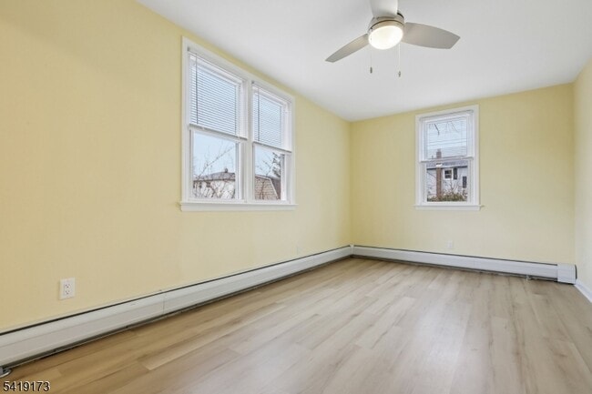 Building Photo - 13 William St