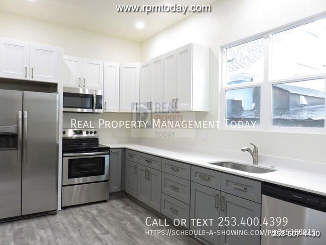 Building Photo - 703 S. Ainsworth-D