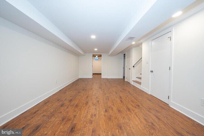 Building Photo - 15 Llanfair Rd