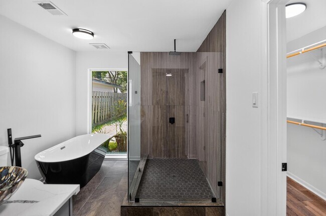 Building Photo - 5675 Sylmar Rd