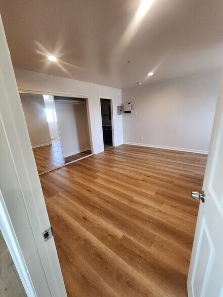 Large Master bedroom - 4246 35th St