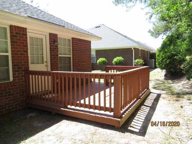 Building Photo - 3760 Beacon Dr