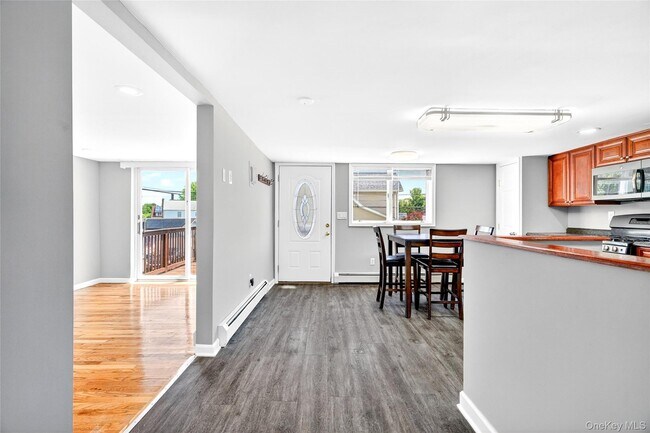 Building Photo - 58 Samsondale Ave