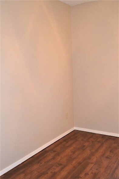 Building Photo - 1247 Dallas Dr