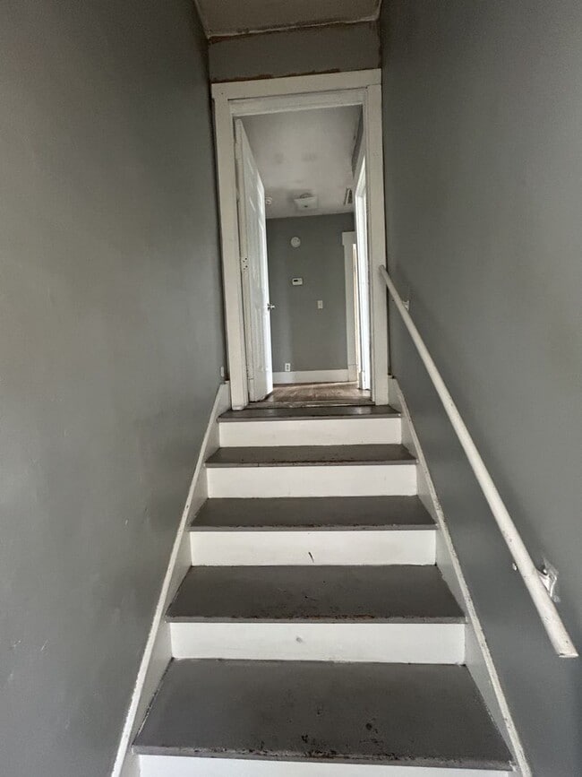 Building Photo - This One is a Stunner!  5br/3ba A MUST-SEE! - $1600/Mo!  Now Offering Short-Term Leasing!