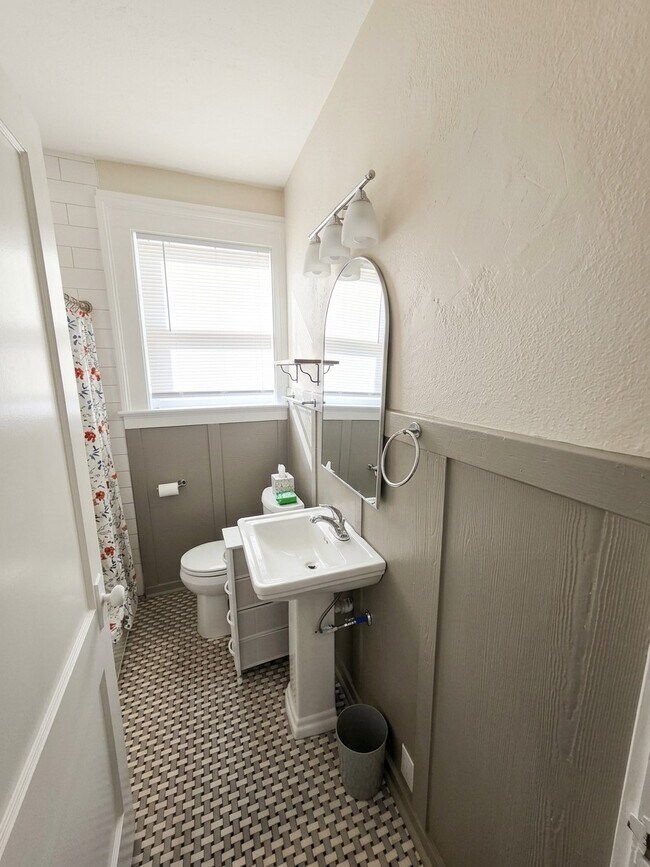 Building Photo - Contemporary Cove Duplex