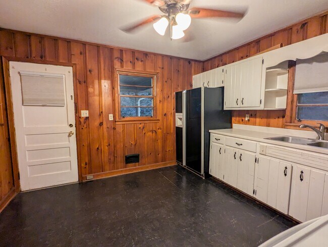 Building Photo - 2019 Bramblewood Dr NE