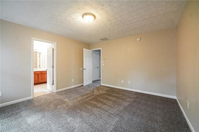 Building Photo - 744 Mountain Laurel Dr