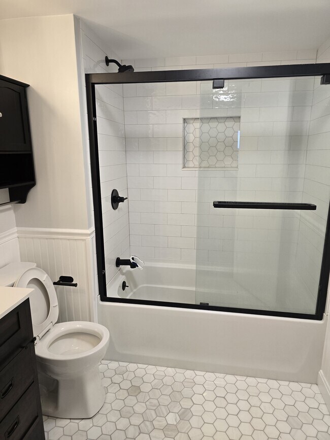 Building Photo - 200 Burkhall St