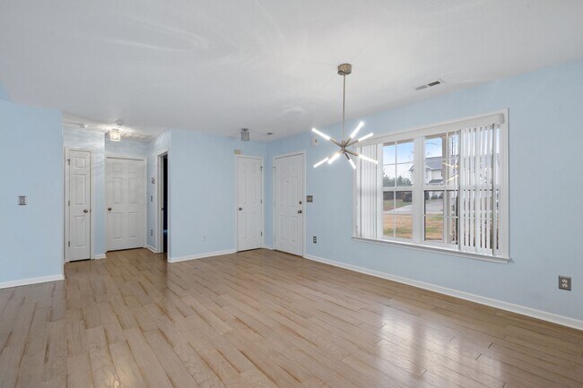 Building Photo - Amazing Home on Large Lot/3-BD 2-BTH in Ly...