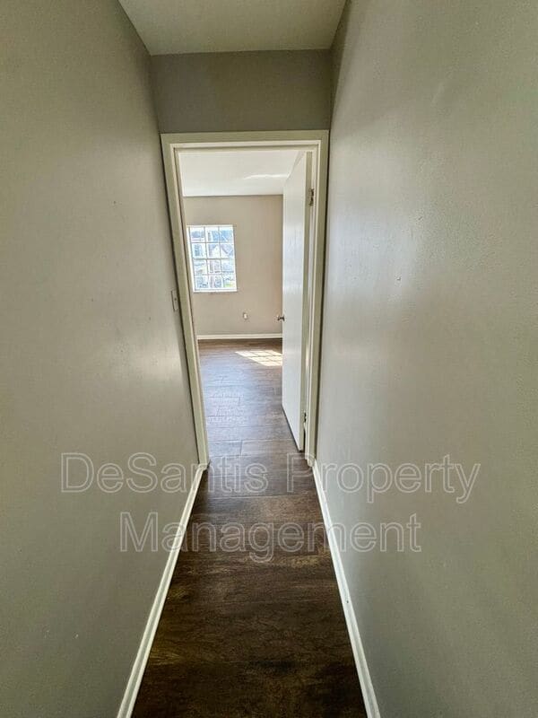 Building Photo - 542 5th Ave