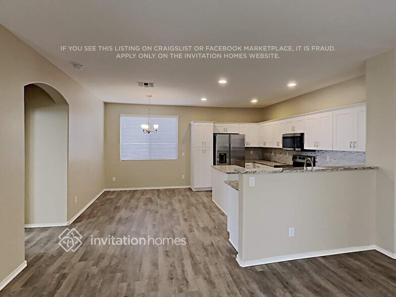 Building Photo - 12511 W Campina Dr