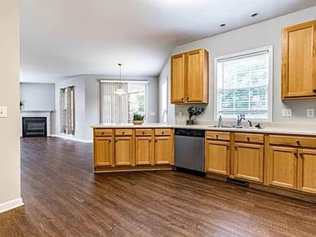 Building Photo - Stunning 3BD, 2.5BA Raleigh Home in the Prestigious Eagle Ridge Golf Community with Premier Ameni...