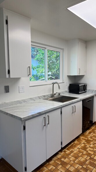 Kitchen - 88 Flynn Ave