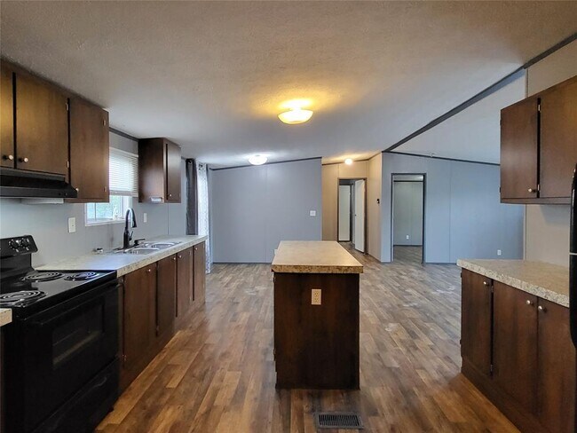 Building Photo - 21518 Cherry Hollow Dr