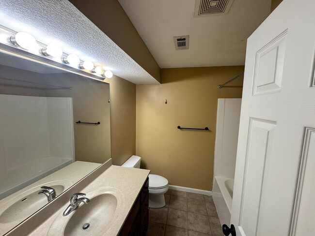 Building Photo - Welcome Home – Spacious East Side Living w...